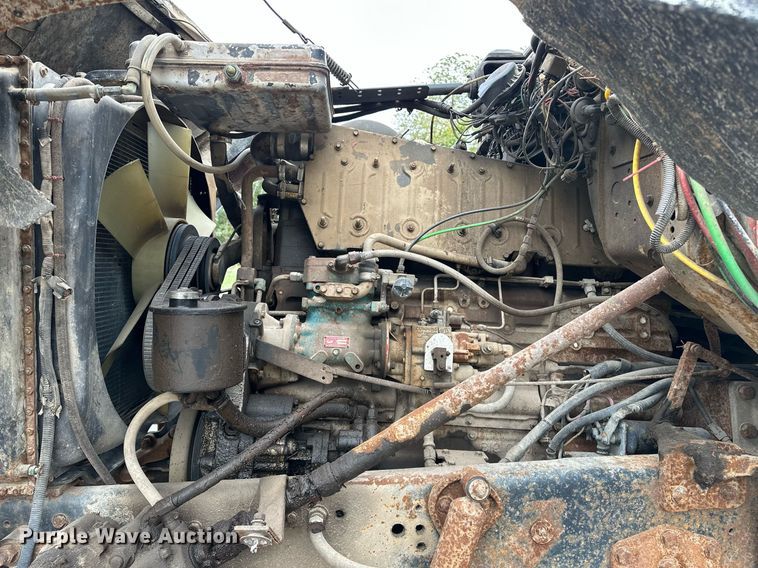 image for item JY9648 1991 Ford L9000  spreader truck