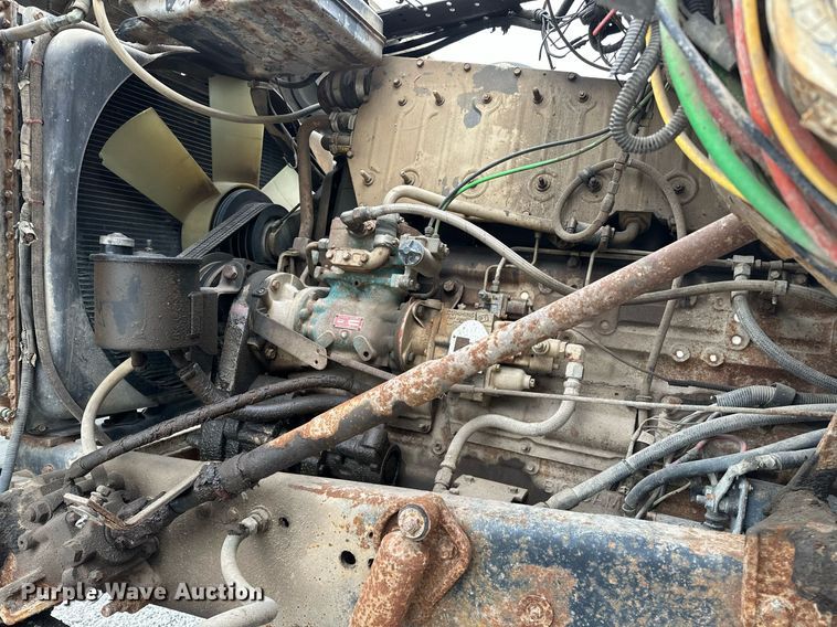 image for item JY9648 1991 Ford L9000  spreader truck