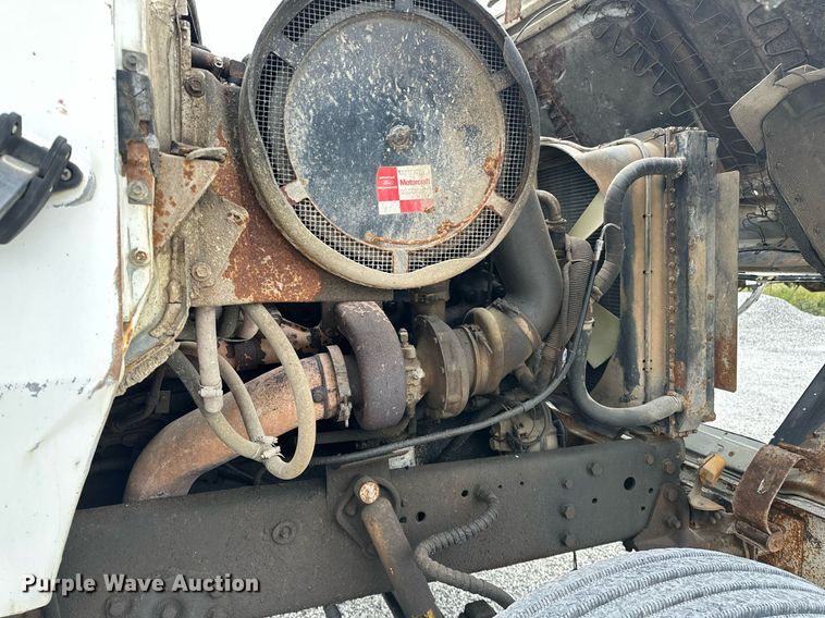 image for item JY9648 1991 Ford L9000  spreader truck