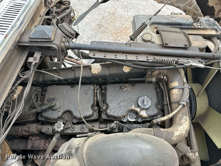 image for item JY9648 1991 Ford L9000  spreader truck