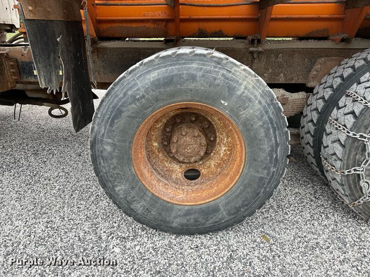 image for item JY9648 1991 Ford L9000  spreader truck