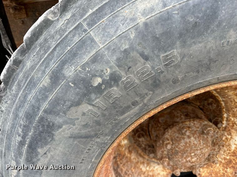 image for item JY9648 1991 Ford L9000  spreader truck