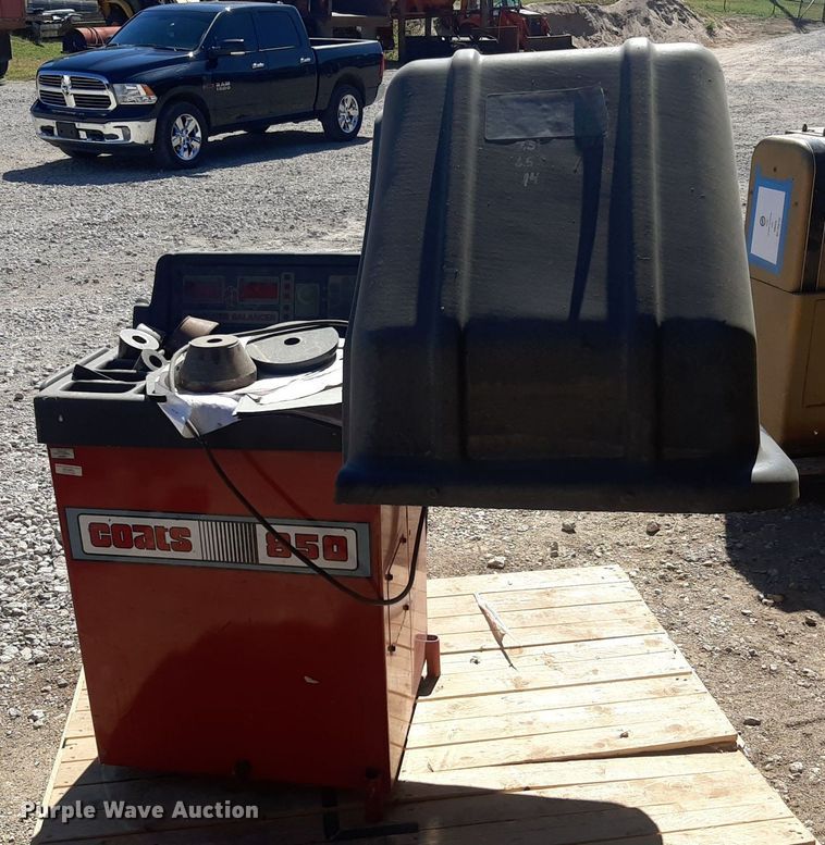 image for item KD9240 Coats 850  tire balancing machine