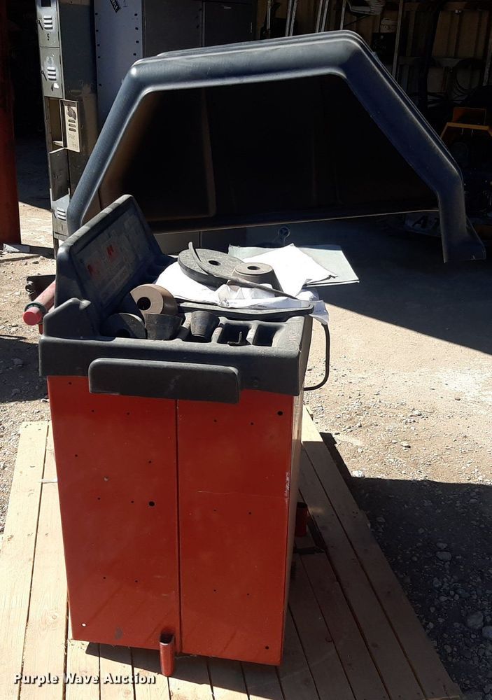 image for item KD9240 Coats 850  tire balancing machine