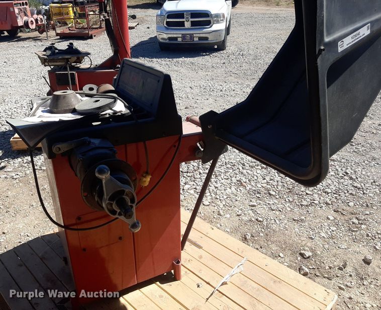 image for item KD9240 Coats 850  tire balancing machine