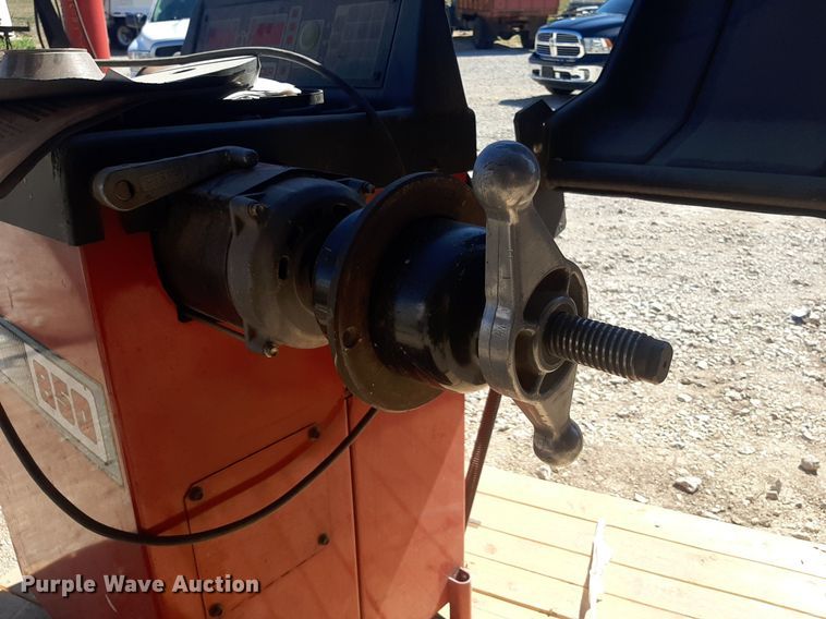 image for item KD9240 Coats 850  tire balancing machine