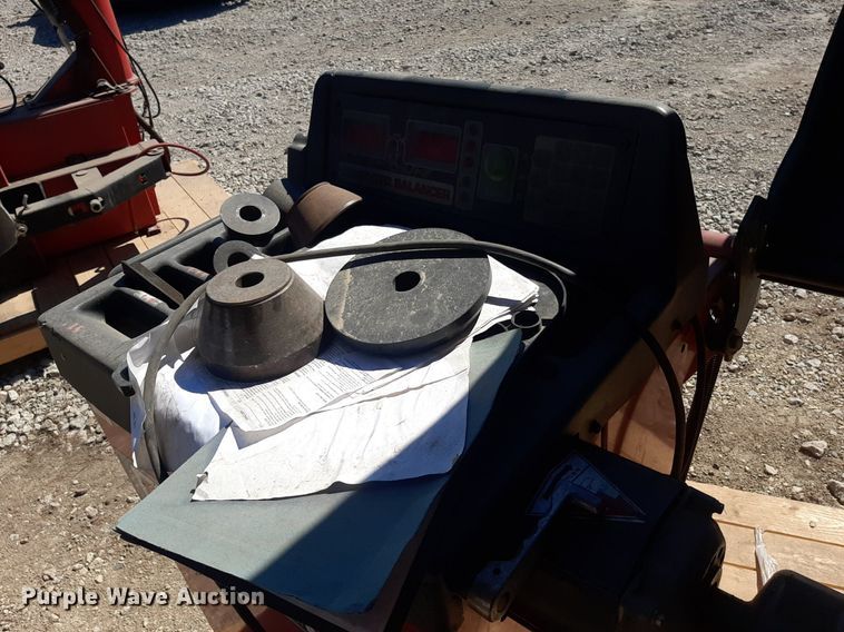 image for item KD9240 Coats 850  tire balancing machine