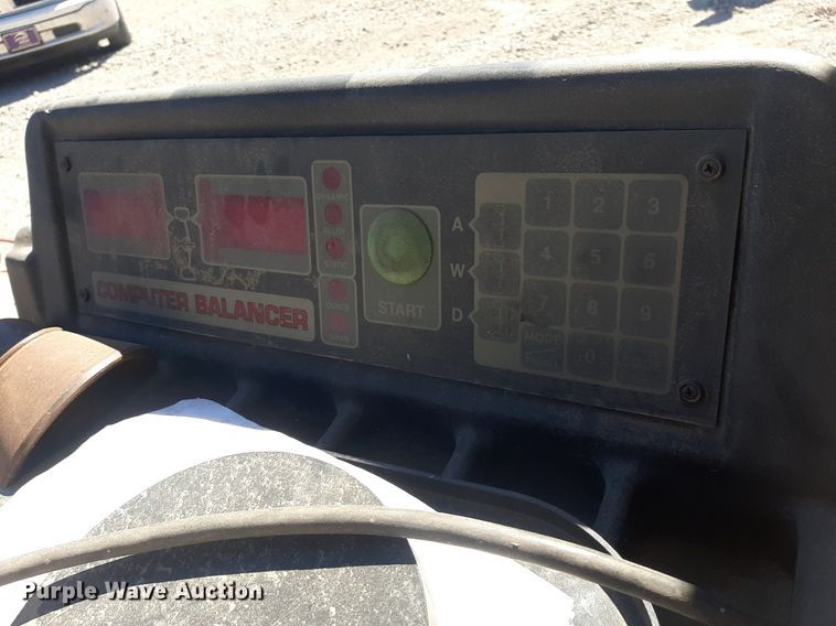 image for item KD9240 Coats 850  tire balancing machine