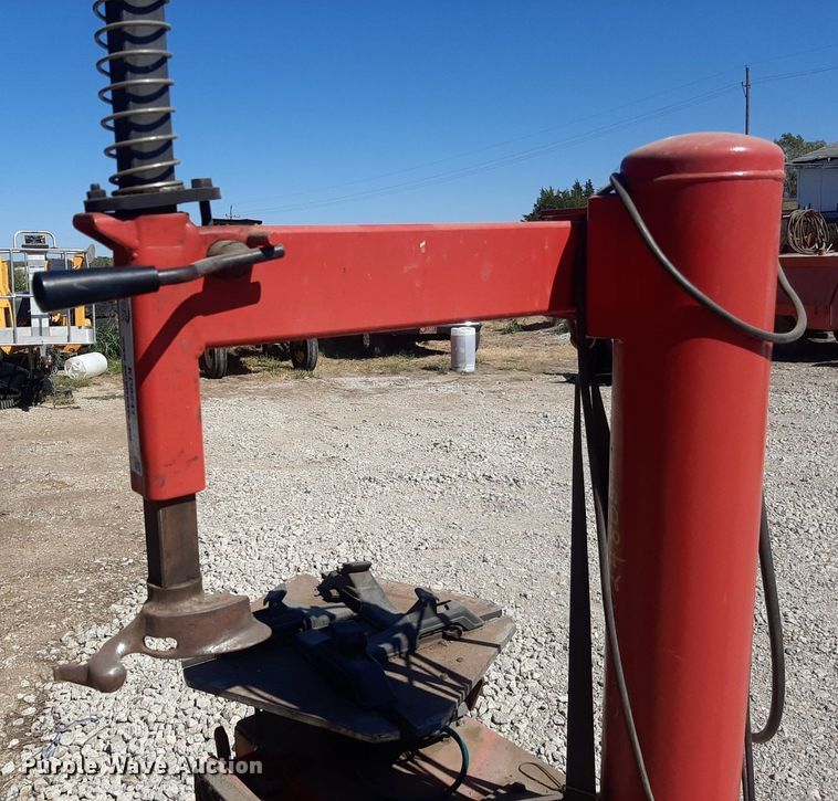 image for item KD9241 Bosch TC326S  tire changing machine