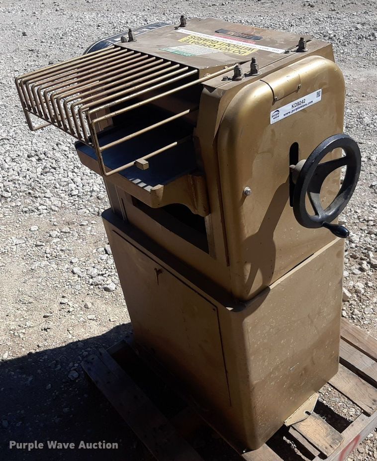 Powermatic 100 planer in Winfield, KS Item KD9242 sold Purple Wave