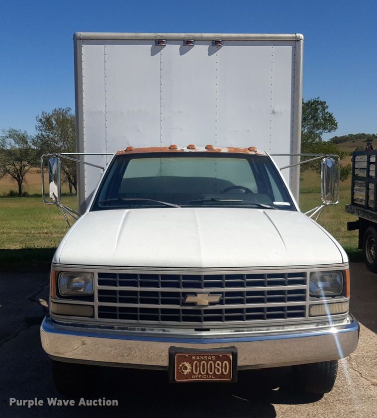 image for item KD9246 1991 Chevrolet C3500  box truck