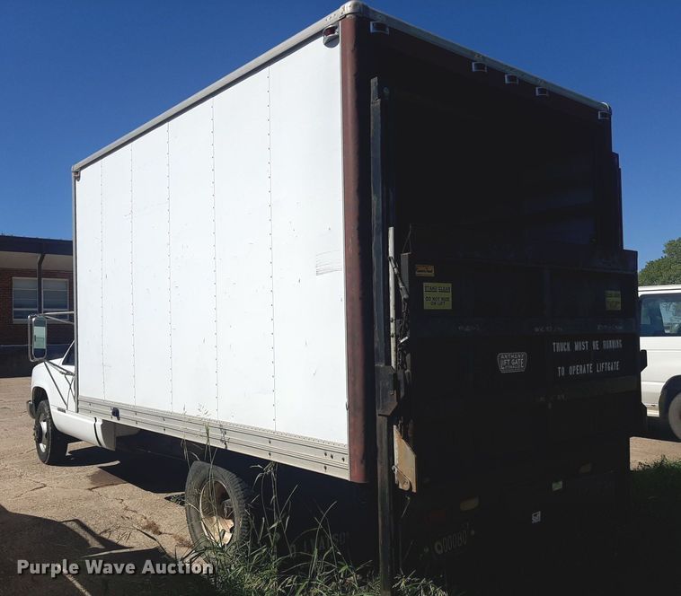 image for item KD9246 1991 Chevrolet C3500  box truck