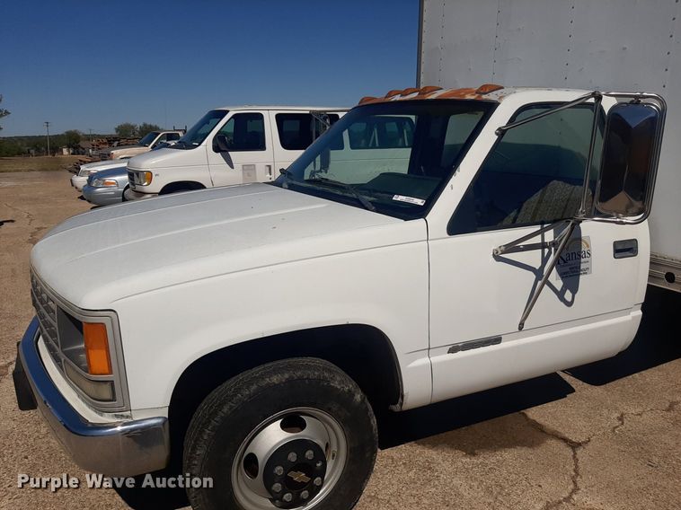 image for item KD9246 1991 Chevrolet C3500  box truck