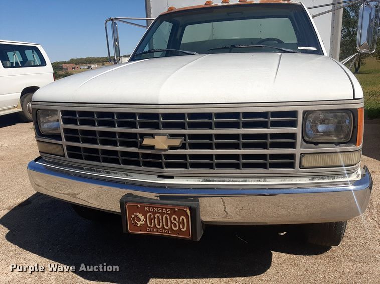 image for item KD9246 1991 Chevrolet C3500  box truck