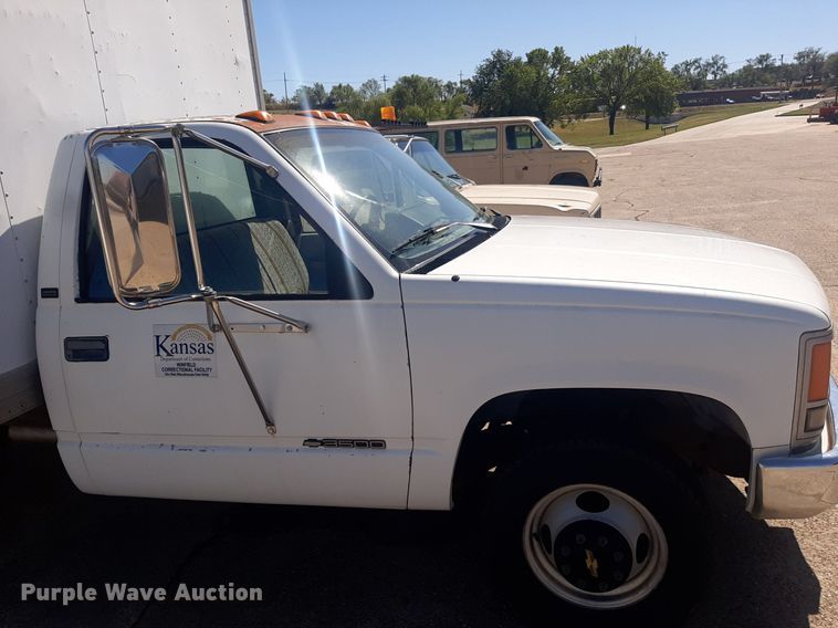 image for item KD9246 1991 Chevrolet C3500  box truck