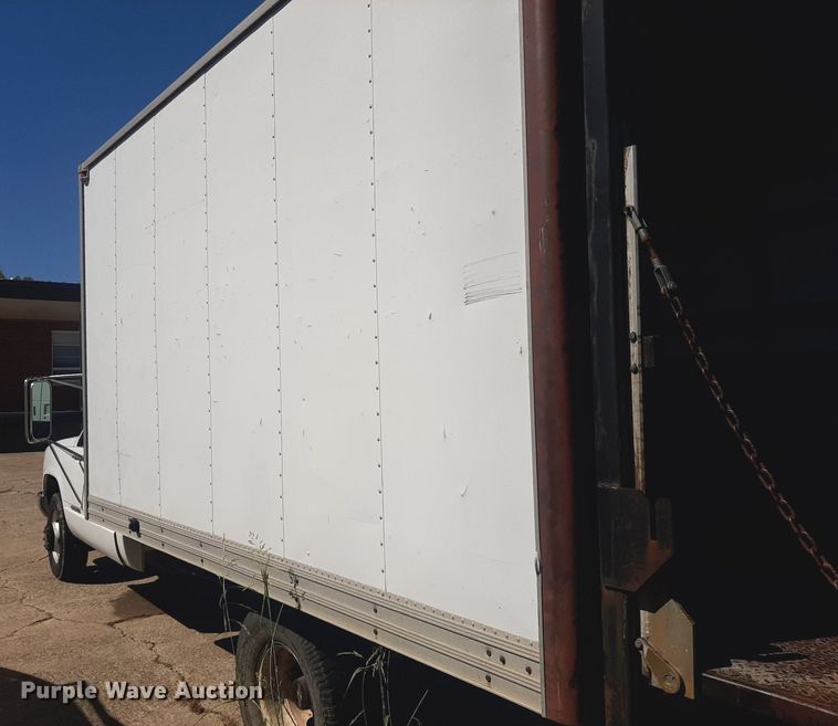 image for item KD9246 1991 Chevrolet C3500  box truck