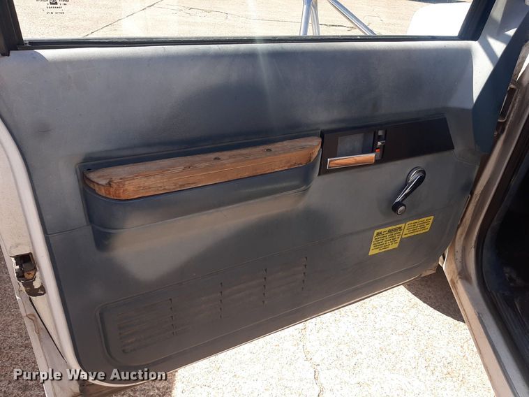 image for item KD9246 1991 Chevrolet C3500  box truck