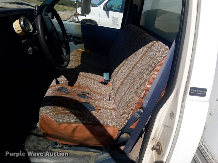 image for item KD9246 1991 Chevrolet C3500  box truck