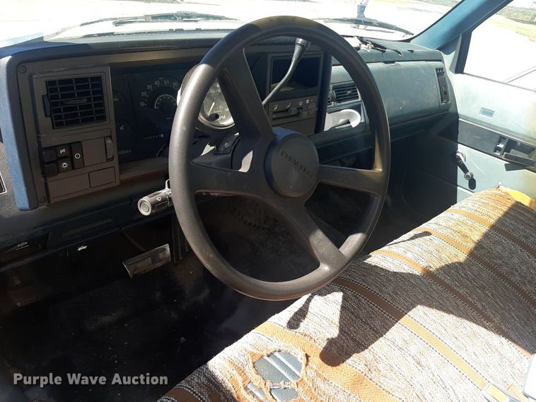 image for item KD9246 1991 Chevrolet C3500  box truck