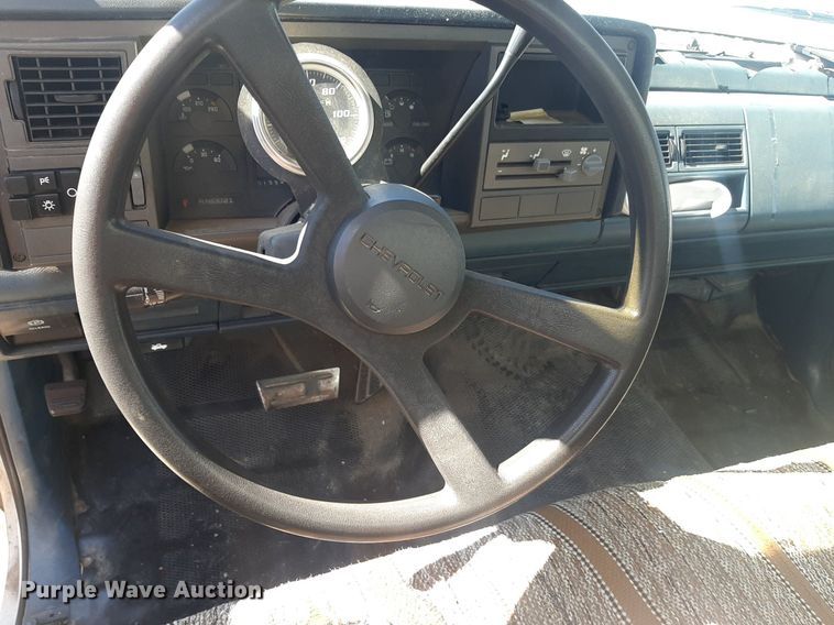 image for item KD9246 1991 Chevrolet C3500  box truck