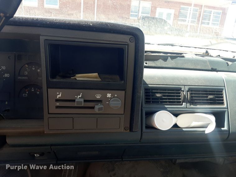 image for item KD9246 1991 Chevrolet C3500  box truck