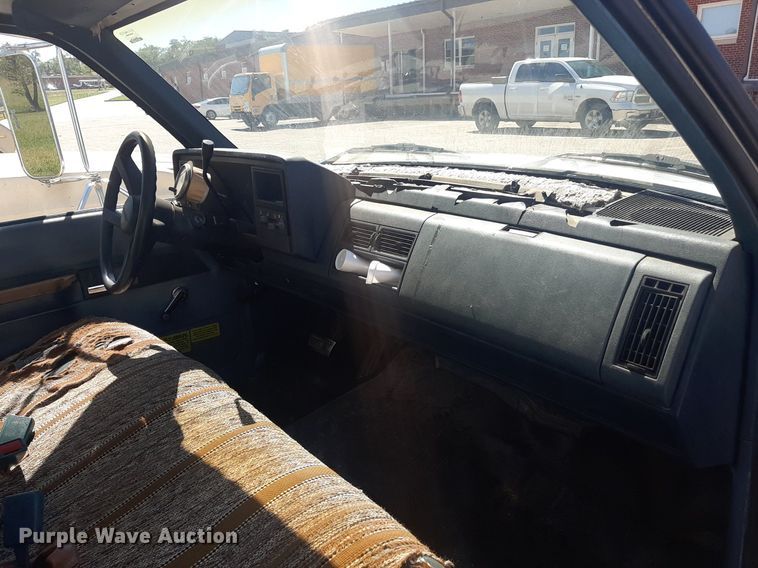 image for item KD9246 1991 Chevrolet C3500  box truck