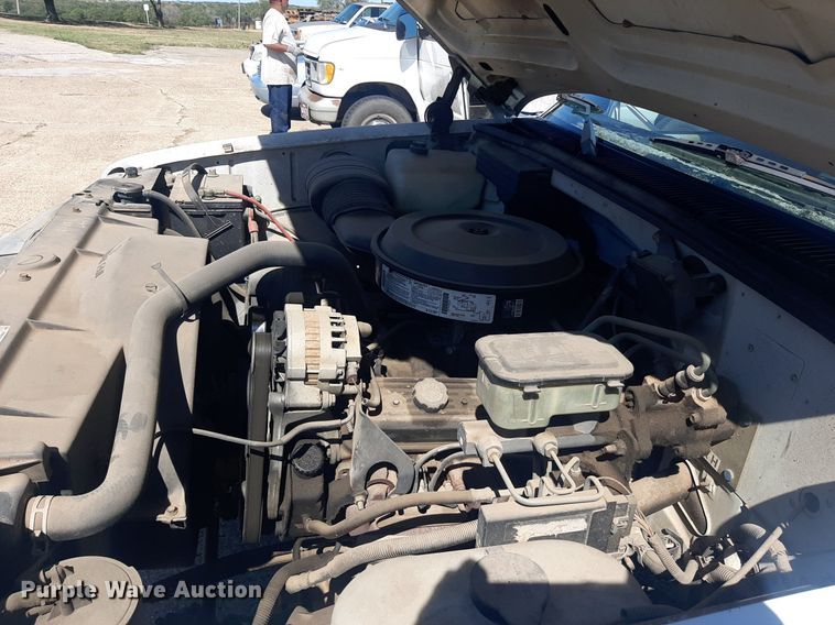 image for item KD9246 1991 Chevrolet C3500  box truck