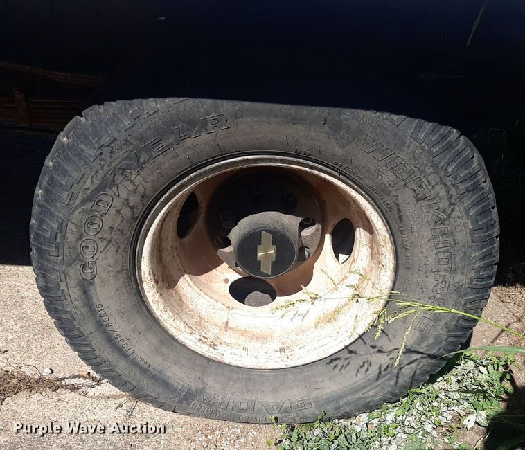 image for item KD9246 1991 Chevrolet C3500  box truck