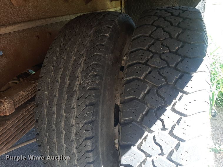 image for item KD9246 1991 Chevrolet C3500  box truck