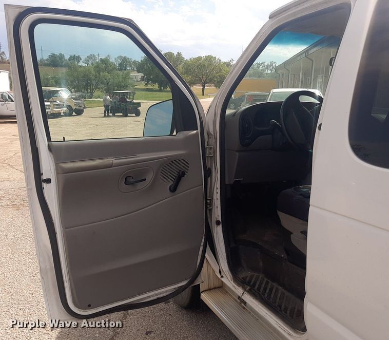 image for item KD9249 1999 Ford E350  van