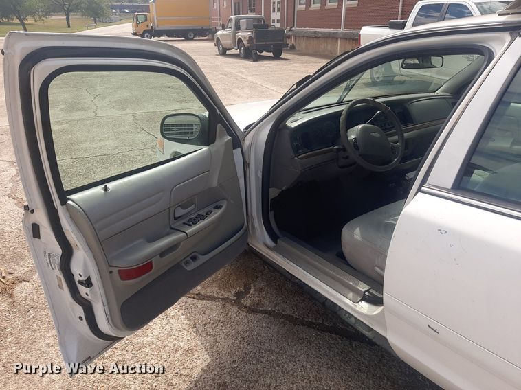 image for item KD9251 2001 Ford Crown Victoria
