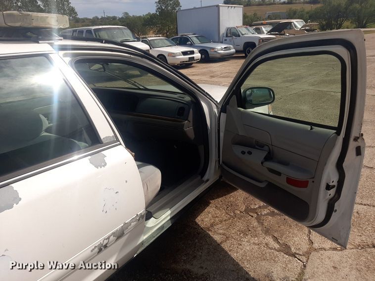 image for item KD9251 2001 Ford Crown Victoria
