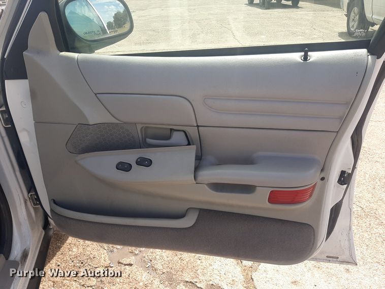 image for item KD9251 2001 Ford Crown Victoria