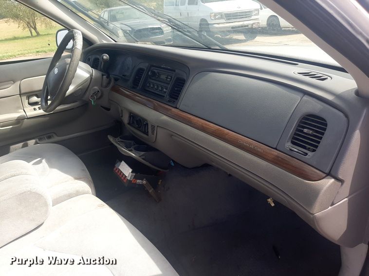 image for item KD9251 2001 Ford Crown Victoria