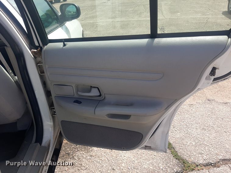 image for item KD9251 2001 Ford Crown Victoria