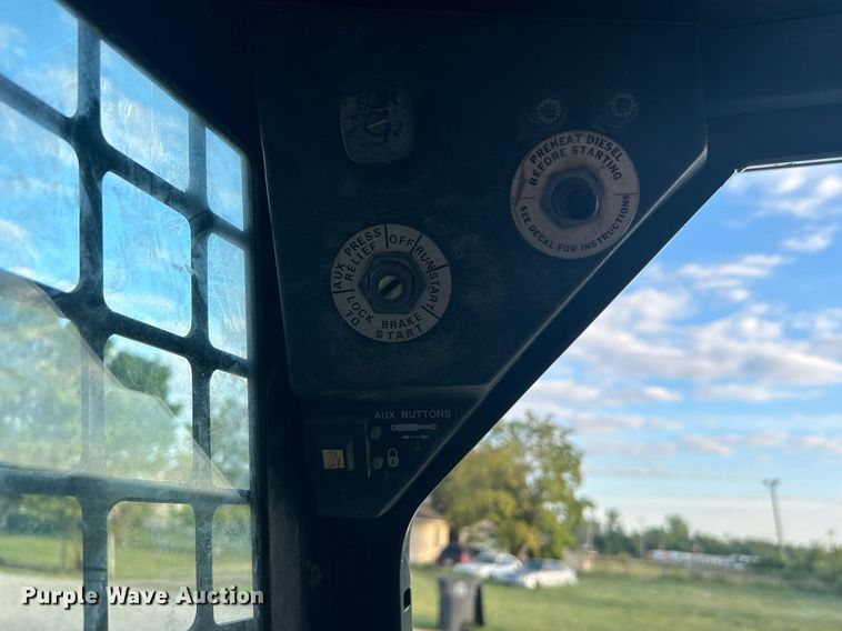 image for item KH9489 1993 Bobcat 853  skid steer loader