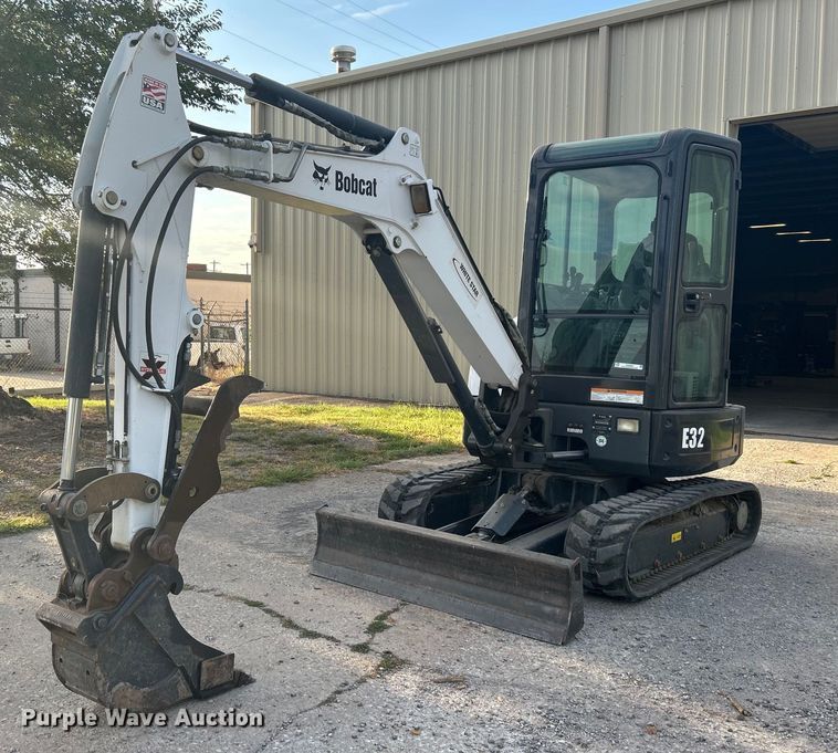 image for item KH9493 2012 Bobcat E32  mini excavator