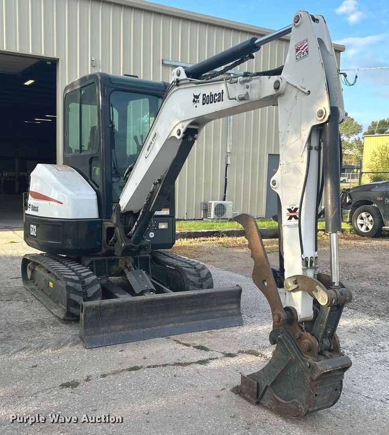 image for item KH9493 2012 Bobcat E32  mini excavator