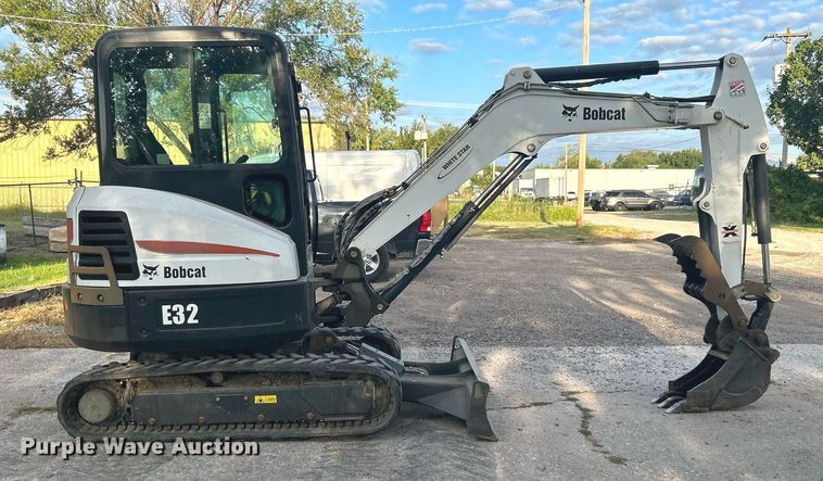 image for item KH9493 2012 Bobcat E32  mini excavator