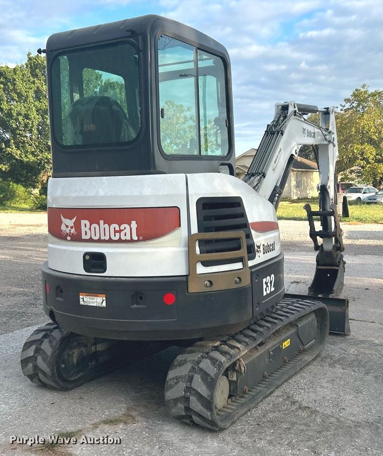image for item KH9493 2012 Bobcat E32  mini excavator