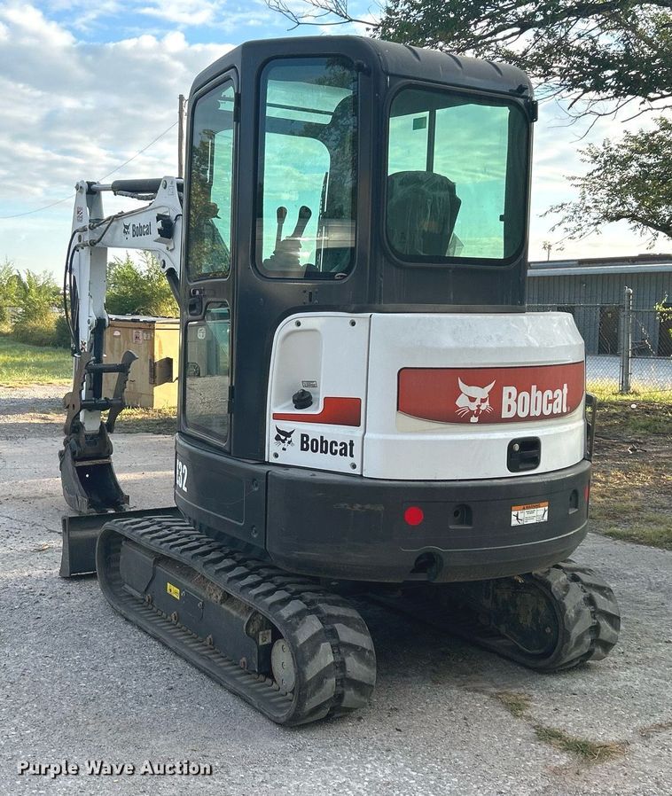 image for item KH9493 2012 Bobcat E32  mini excavator