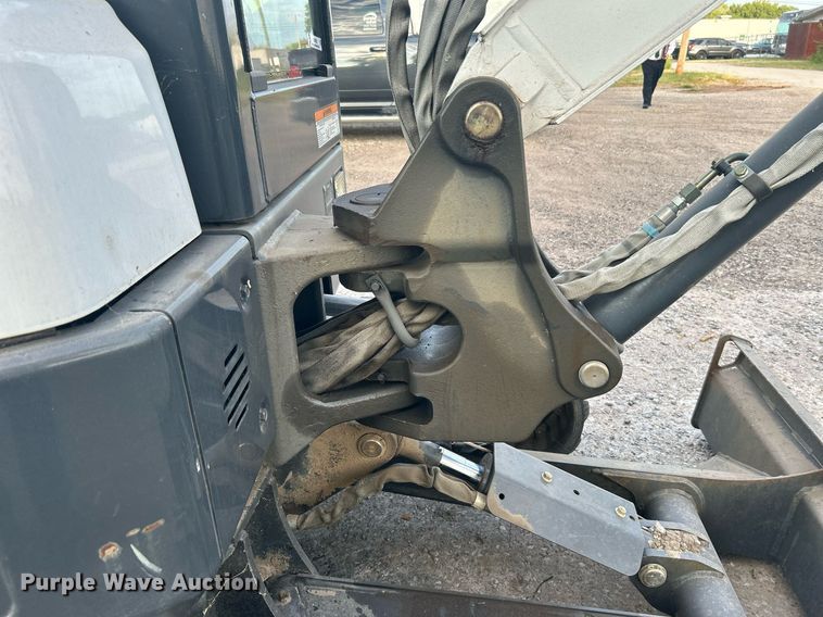 image for item KH9493 2012 Bobcat E32  mini excavator