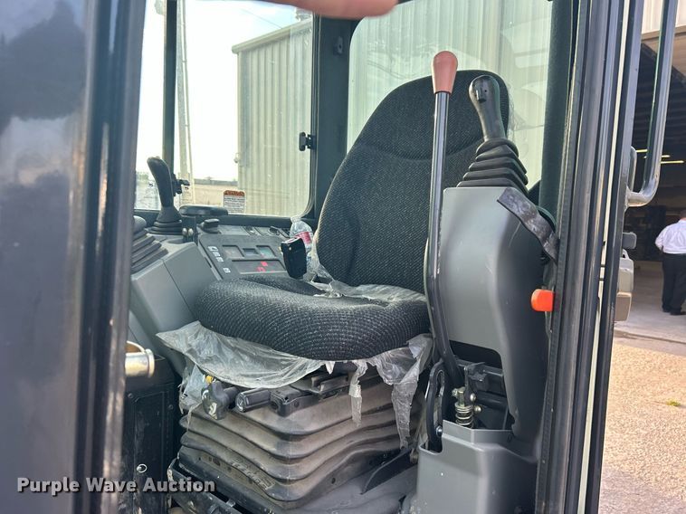 image for item KH9493 2012 Bobcat E32  mini excavator