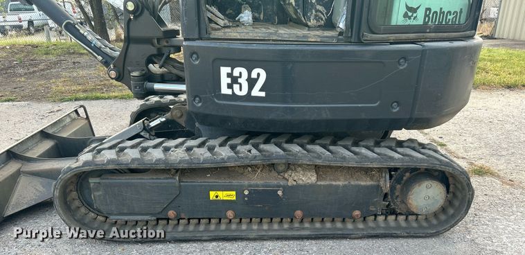 image for item KH9493 2012 Bobcat E32  mini excavator