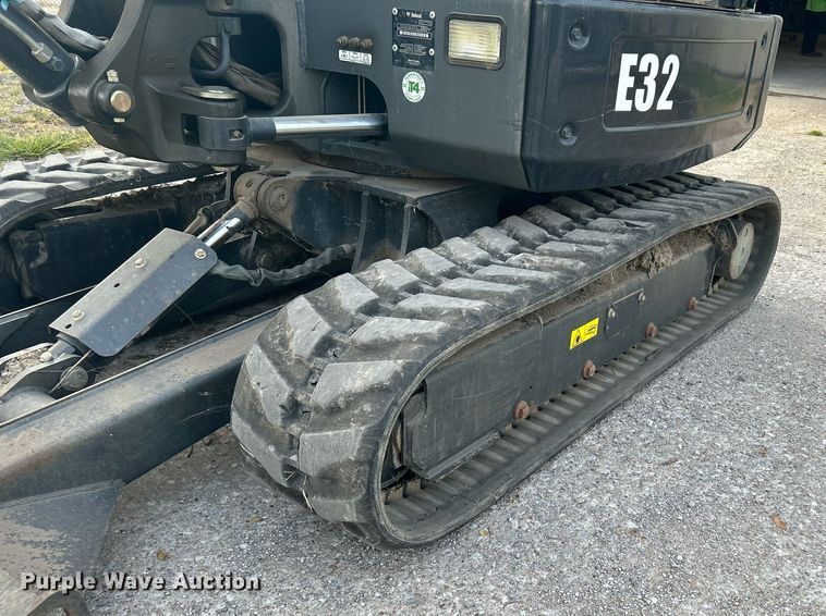 image for item KH9493 2012 Bobcat E32  mini excavator