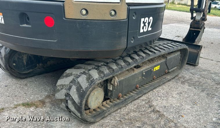 image for item KH9493 2012 Bobcat E32  mini excavator