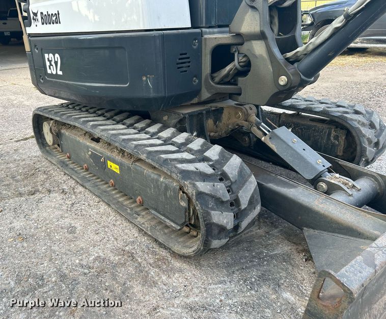 image for item KH9493 2012 Bobcat E32  mini excavator