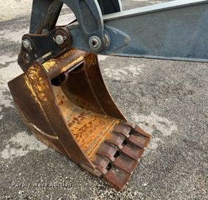 image for item LF9511 2008 John Deere 310SJ  backhoe