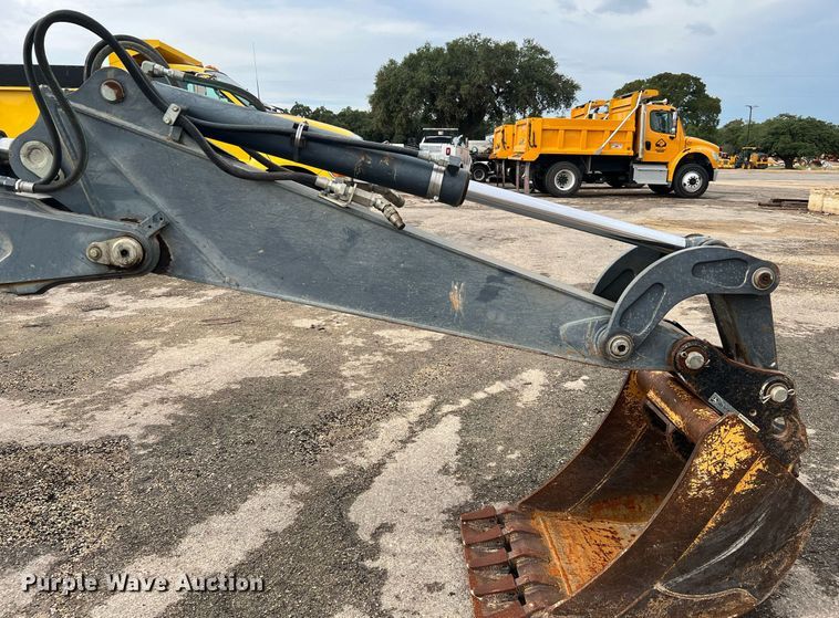 image for item LF9511 2008 John Deere 310SJ  backhoe