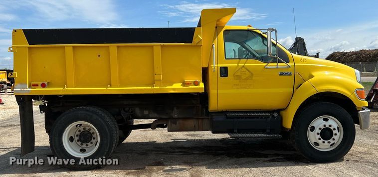 image for item LF9515 2005 Ford F750 Super Duty  dump truck
